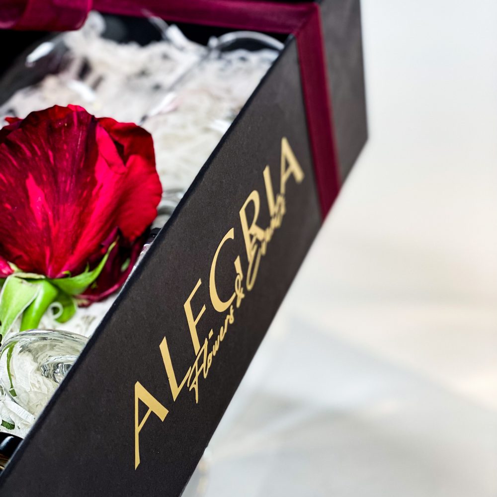 Cutie cadou Pentru Ea VDay flori naturale parfum Odyssey Femme 100 ml Vin Basavin rosu sec Albernet 5 scaled