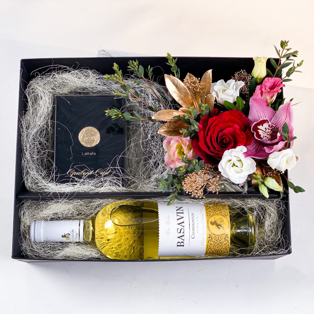 Cutie cadou Pentru Ea VDay flori naturale parfum Opulent Oud 100 ml Vin Basavin alb sec select Chardonnay 1 scaled