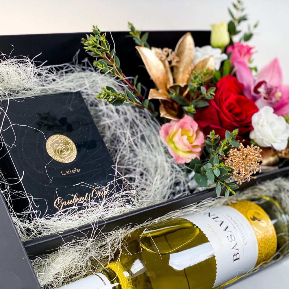 Cutie cadou Pentru Ea VDay flori naturale parfum Opulent Oud 100 ml Vin Basavin alb sec select Chardonnay 3 scaled