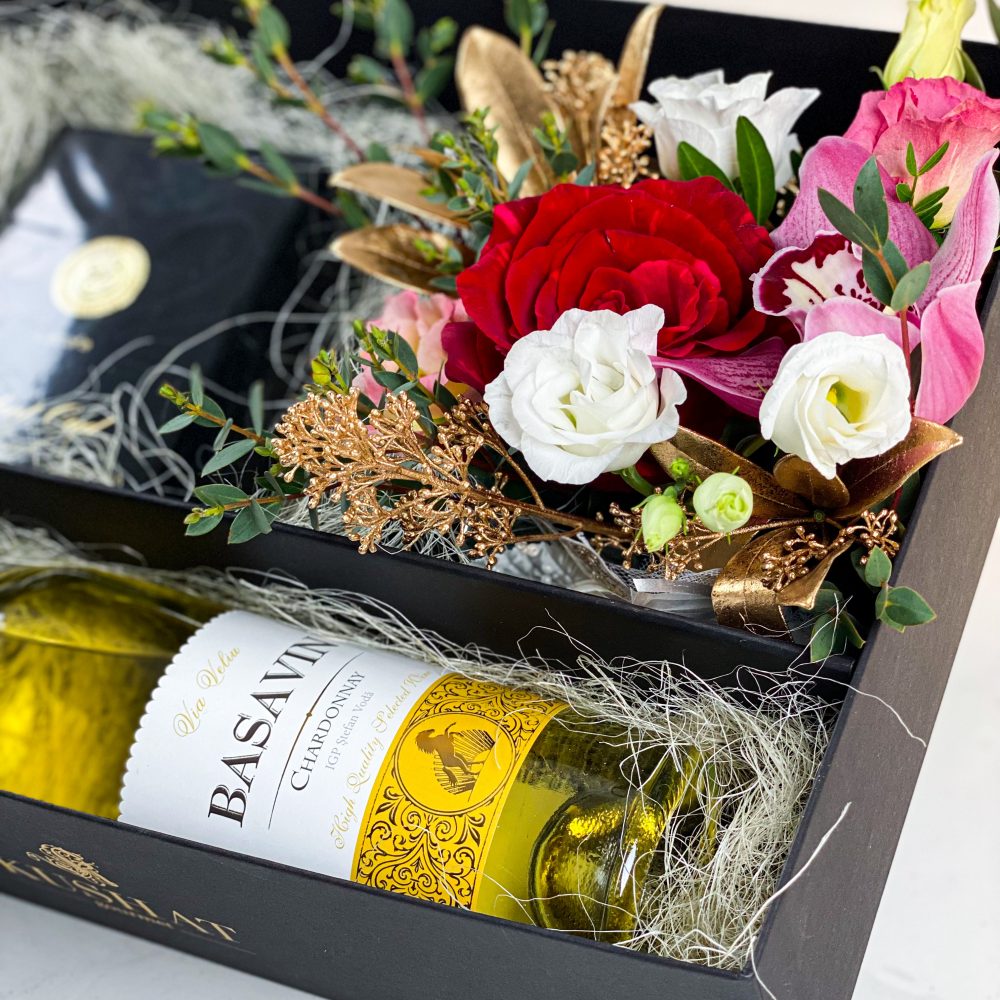 Cutie cadou Pentru Ea VDay flori naturale parfum Opulent Oud 100 ml Vin Basavin alb sec select Chardonnay 5 scaled