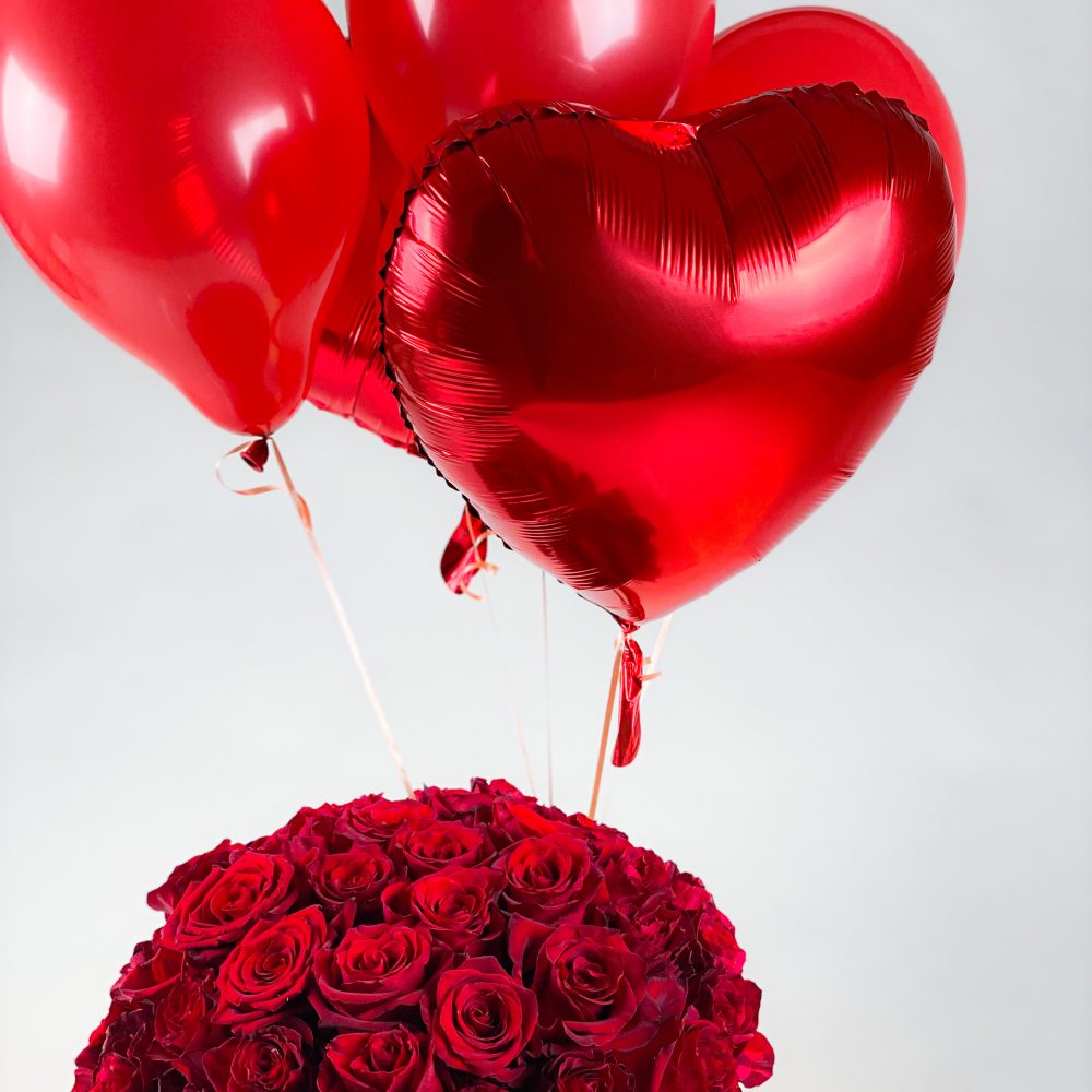Set Buchet 25 trandafiri rosii cu baloane Valentine s Day 5 scaled