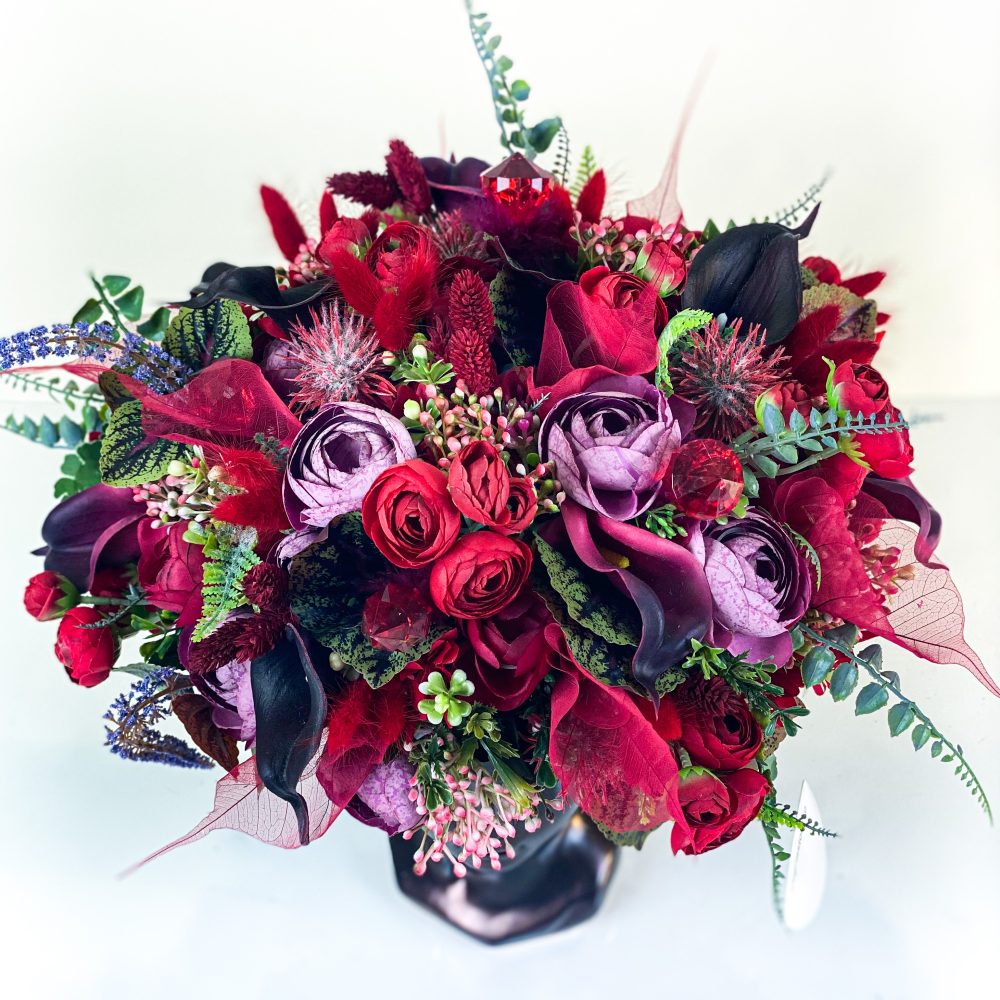 Cadou floral VENUS aranjament cu flori uscate si artificiale tango theme in negru rosu si mov plamaniu 2 scaled