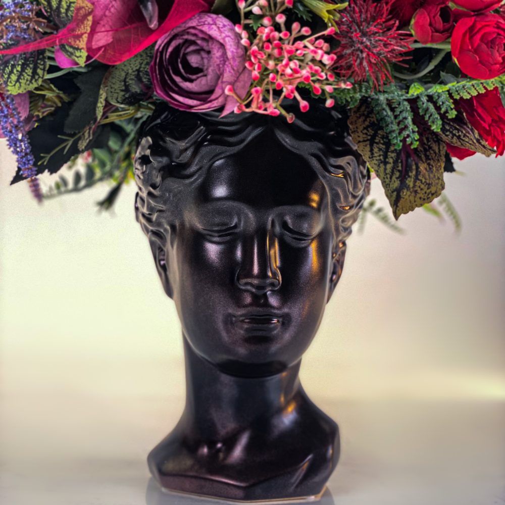 Cadou floral VENUS aranjament cu flori uscate si artificiale tango theme in negru rosu si mov plamaniu 4 scaled