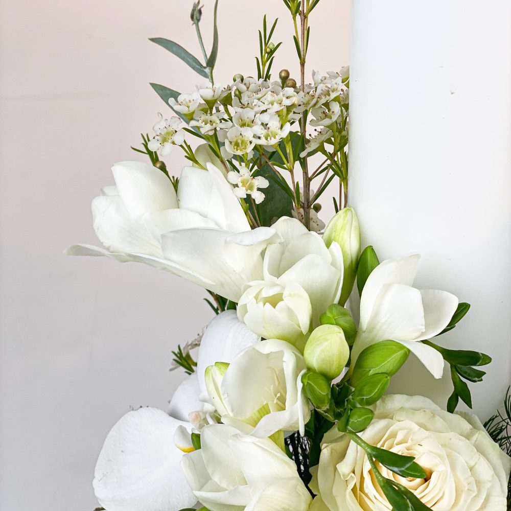 Lumanari de cununie White Wedding cu Phallaenophsis trandafiri si frezii 3 scaled