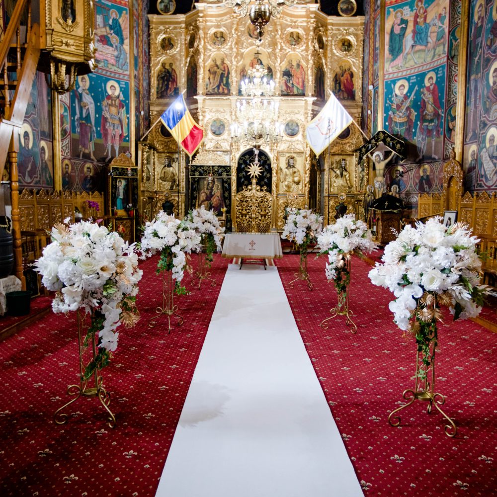 White Napoli Wedding decor de biserica de inchiriat 3 scaled