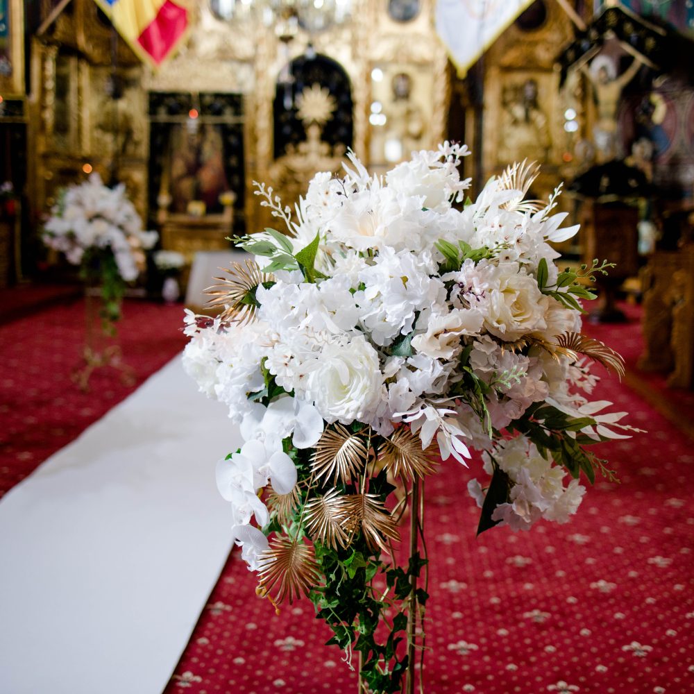 White Napoli Wedding decor de biserica de inchiriat 4 scaled