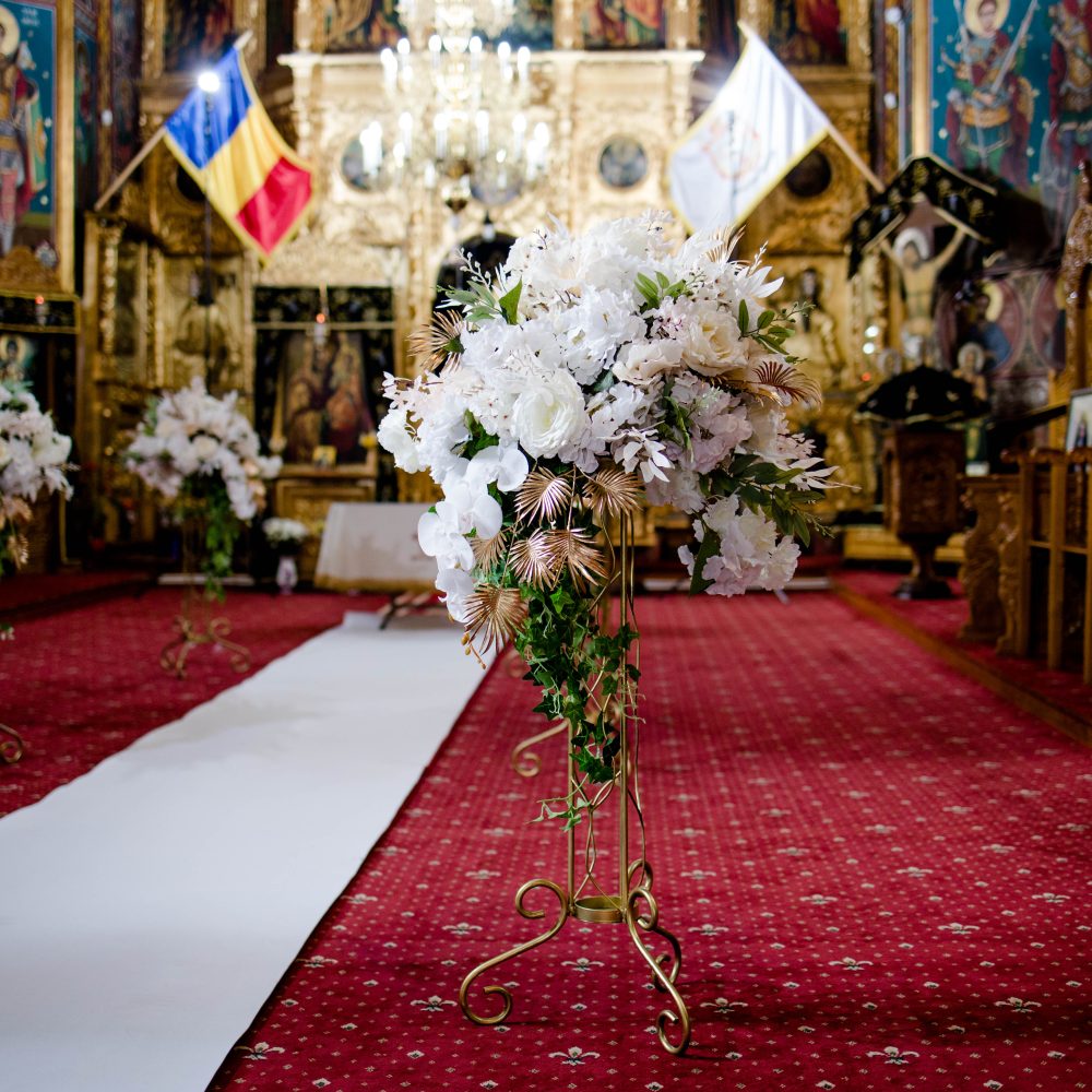 White Napoli Wedding decor de biserica de inchiriat 6 scaled
