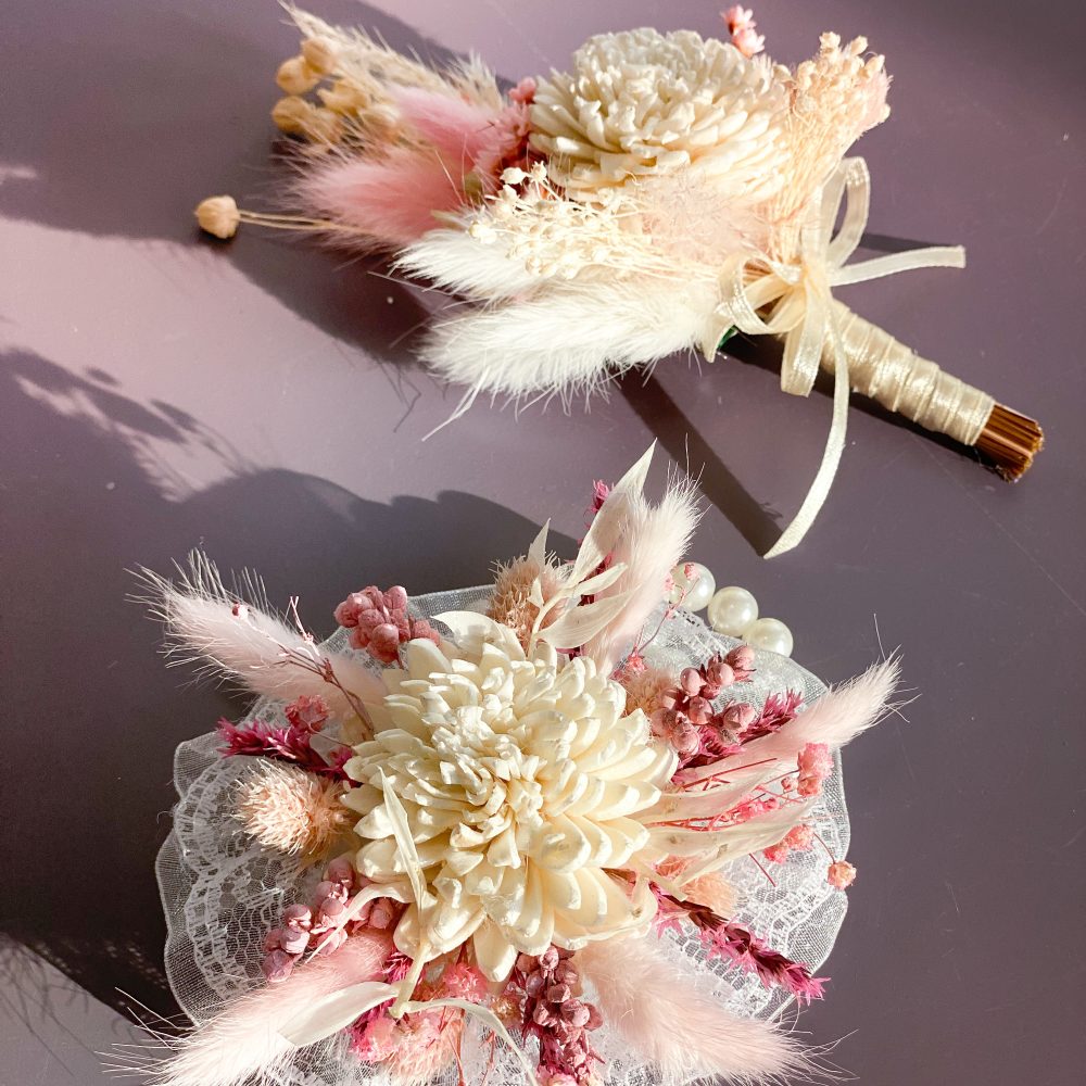 Bratara de mana cocarda set cu flori uscate flori de bumbac si pampas roz pal 1 1 scaled
