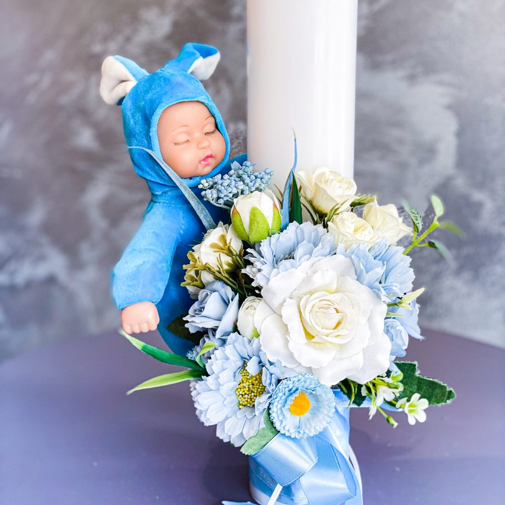 Set de botez trusou personalizat si lumanare cu flori artificiale Baby Boy in Light Blue 8 scaled
